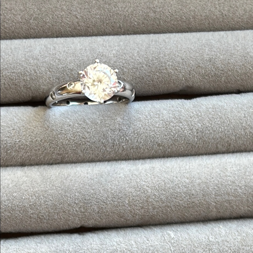 Elegant Silver Diamonique ring with scattered stones size 7-7.5